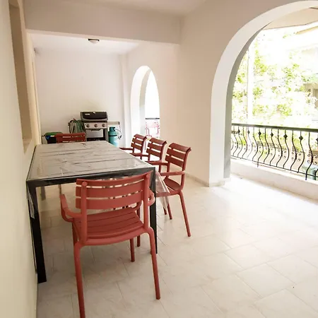 Zeusplace Stylish Living شقة
